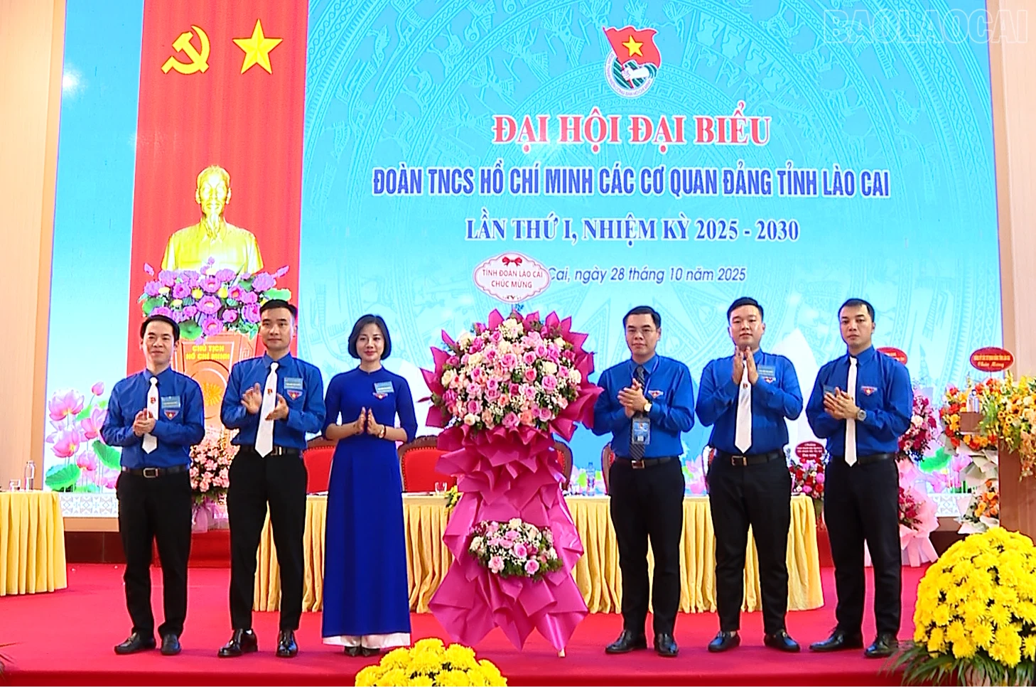 baolaocai-tr_tinh-doan-lao-cai-tang-hoa-dh.png