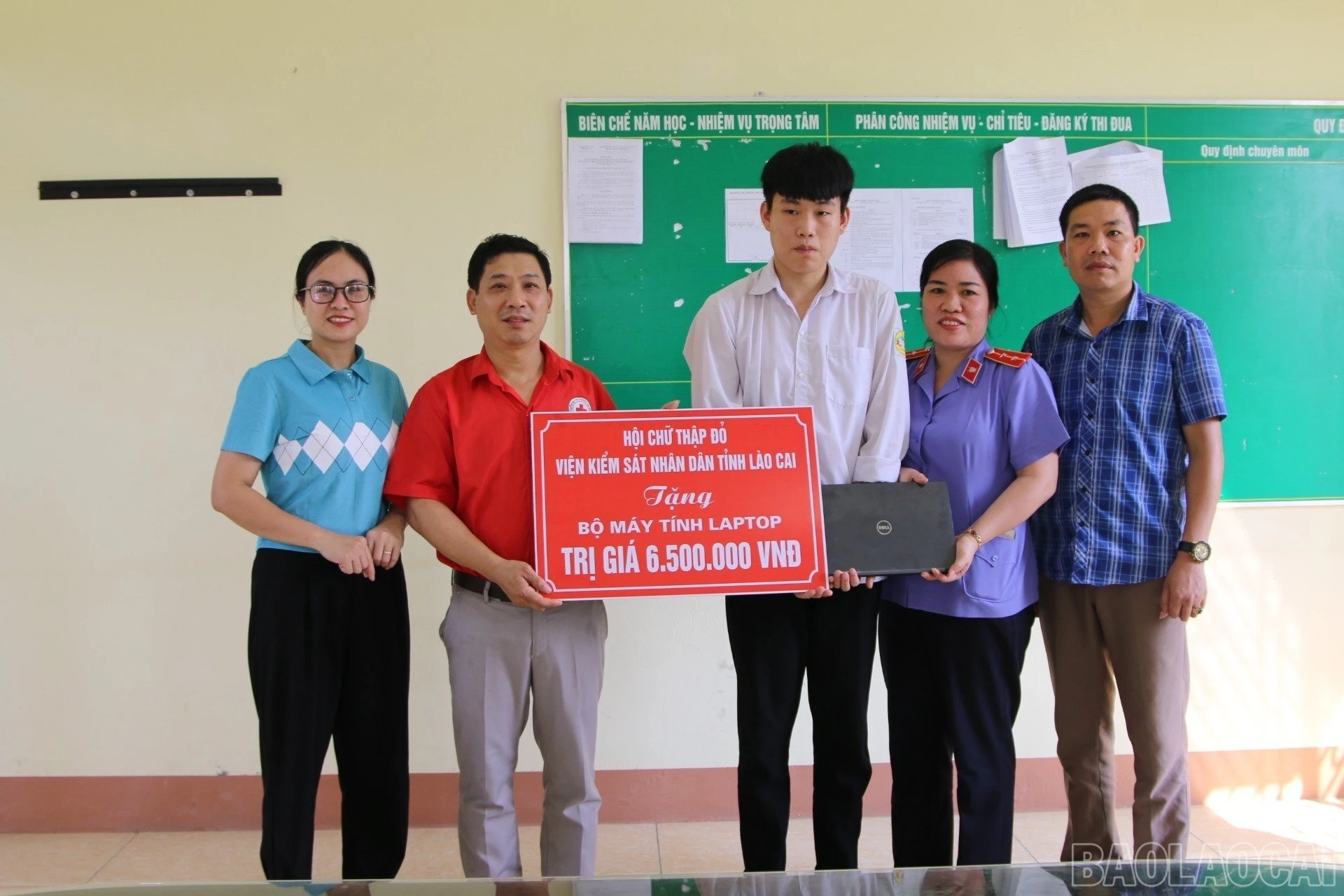 baolaocai-br_trao-tang-may-tinh-16122025.jpg