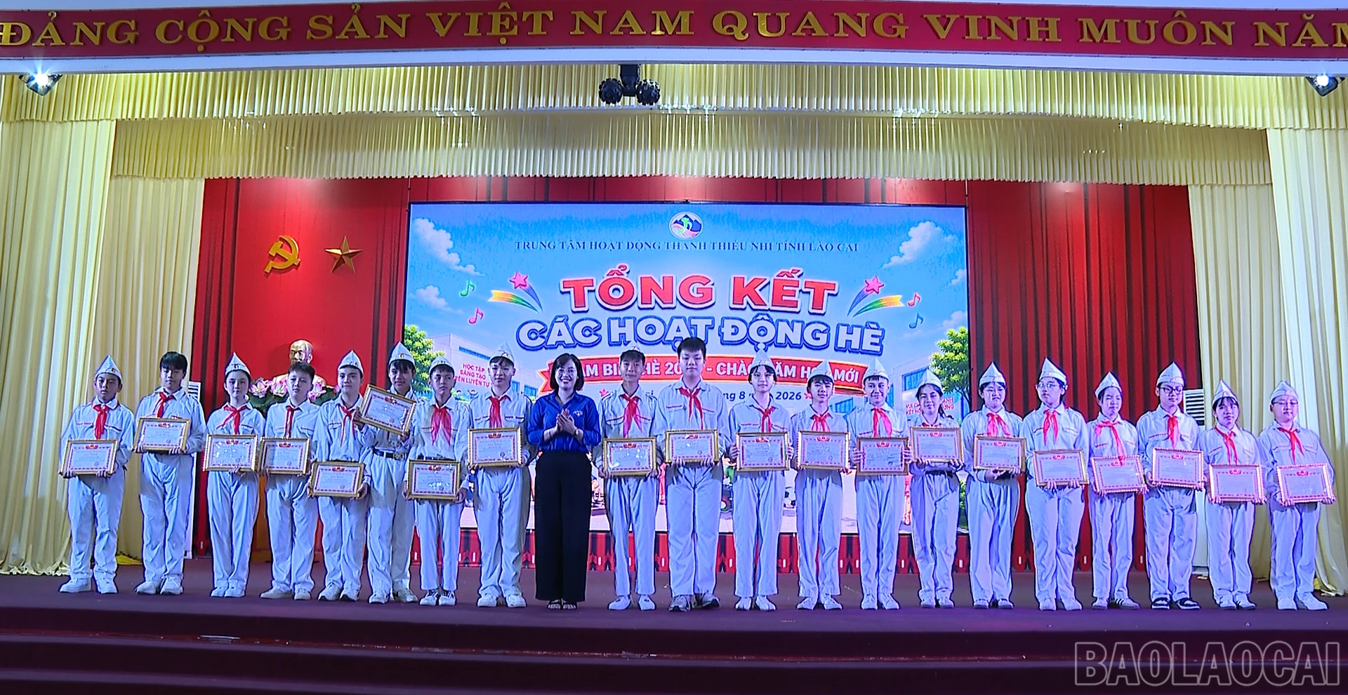 baolaocai-br_trao-giay-khen-158.png