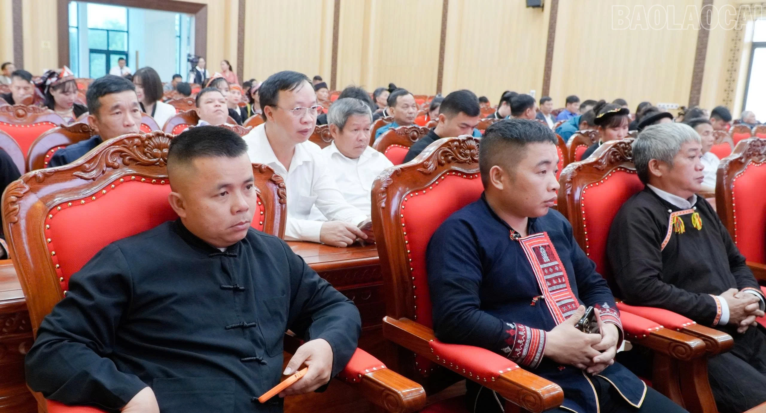 baolaocai-tr_tham-du-hoi-nghi.jpg