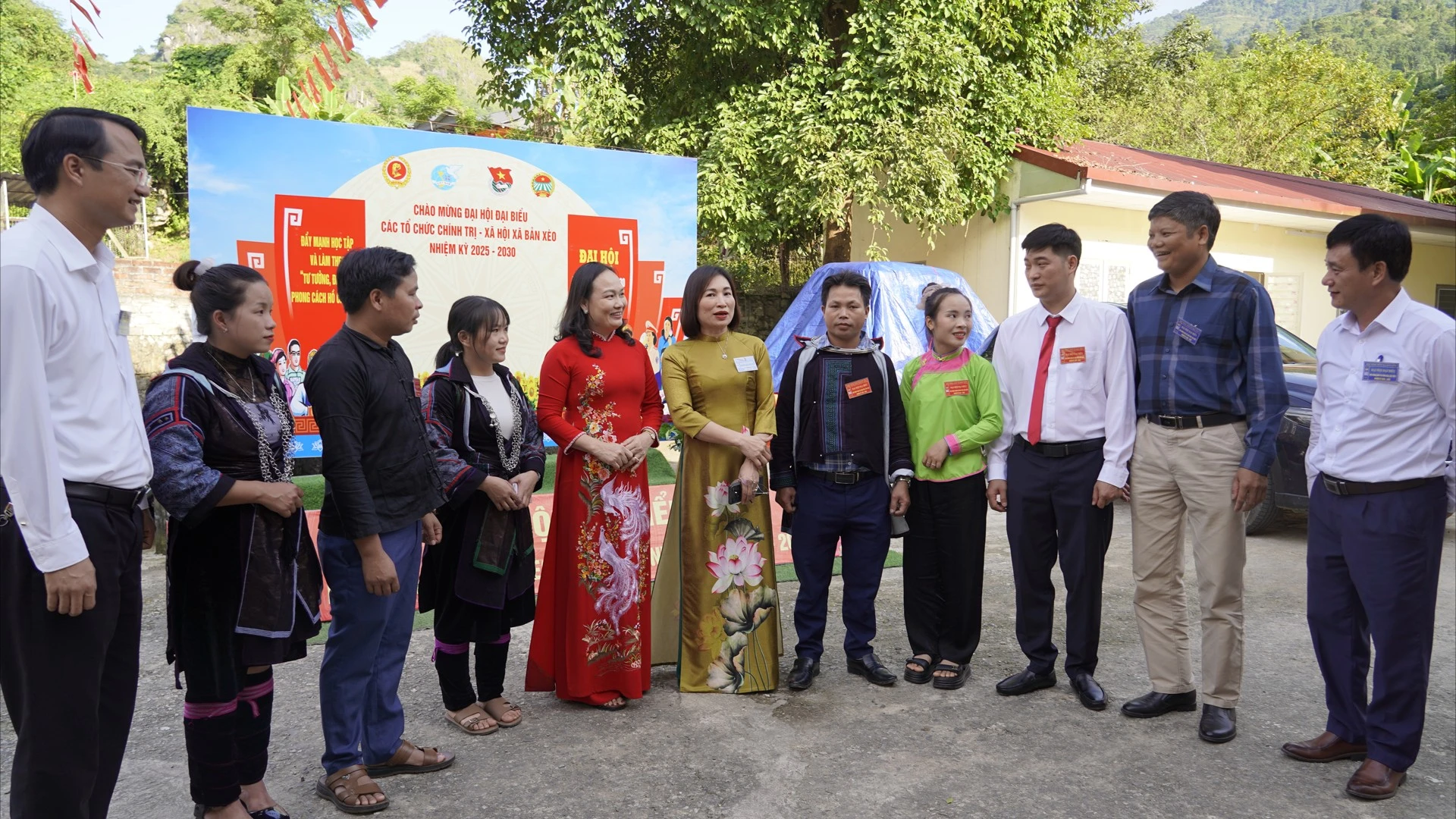anh-cac-dai-bieu-tieu-bieu.png