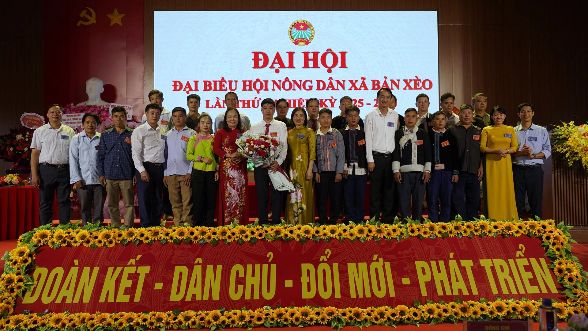 anh-2-ra-mat-ban-chap-hanh.png