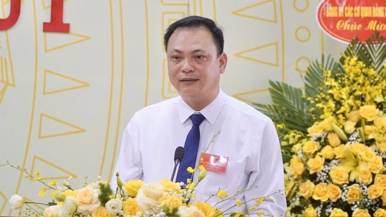 Đồng chí Hoàng Việt Hóa - Bí thư Đảng ủy xã Đông Cuông phát biểu khai mạc Đại hội.