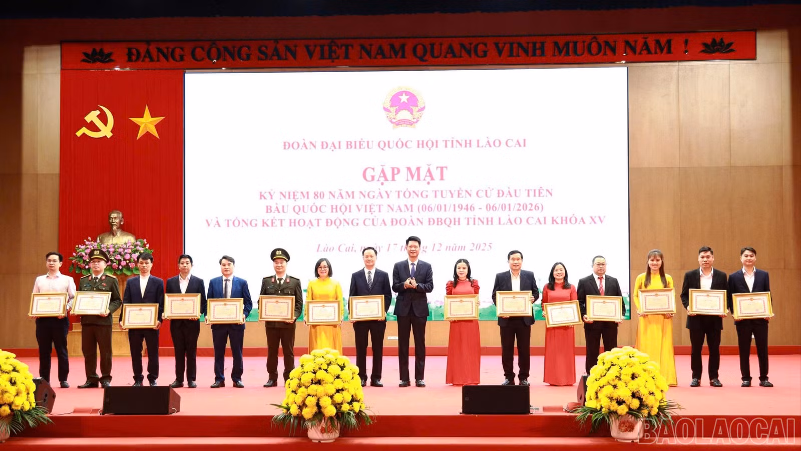 Các tập thể, cá nhân nhận Bằng khen của UBND tỉnh.