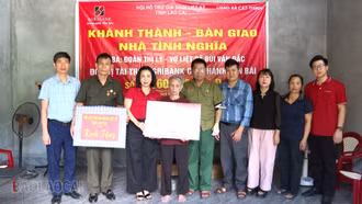 Hội Hỗ trợ gia đình liệt sĩ tỉnh Lào Cai trao nhà tình nghĩa tại xã Cát Thịnh