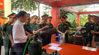 Chấm thi Hội thi “Doanh trại chính quy xanh, sạch, đẹp” tại Trung đoàn 174