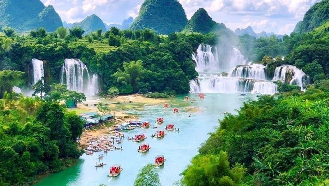 Thác Bản Giốc là điểm di sản nằm trong vùng Công viên địa chất toàn cầu UNESCO Non nước Cao Bằng.