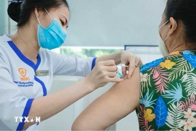 Tiêm vacvine phòng cúm hằng năm để bảo vệ sức khỏe.
