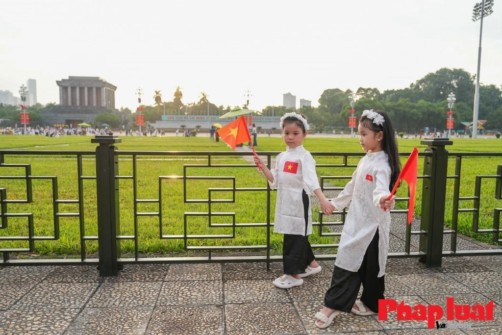 Tripadvisor nhận định: "Trải qua bao thăng trầm của thời gian, mang theo nhiều tên gọi khác nhau, Thủ đô ngàn năm văn hiến chưa bao giờ lãng quên lịch sử hào hùng của mình”.