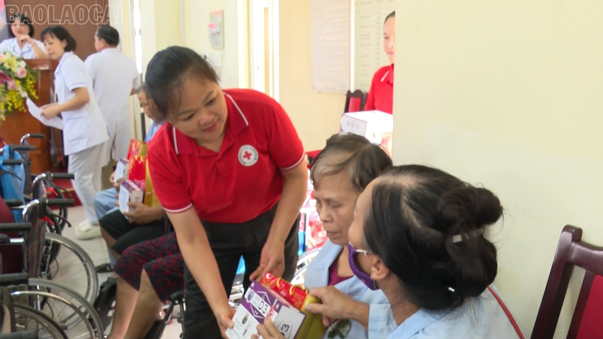 baolaocai-tl_van-anh-tiem-phong00-02-31-15still014.jpg