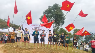 300 vận động viên tham gia Giải leo ruộng bậc thang “Dấu chân mùa nước đổ”