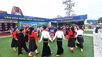 Lan tỏa giá trị văn hóa các dân tộc Lào Cai tại Festival sông Hồng năm 2025