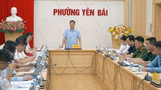 Đồng chí Ngô Hạnh Phúc làm việc với phường Âu Lâu và phường Yên Bái
