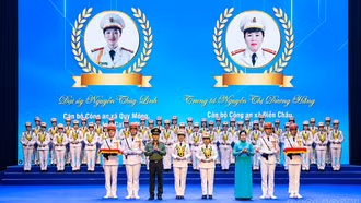"Bông hồng thép" giữ bình yên cơ sở