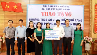 Cựu sinh viên khóa 40, Đại học Xây dựng Hà Nội trao tặng phòng máy tính, bếp ăn bán trú cho trường học vùng cao 