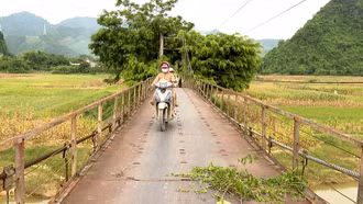 Cầu treo xuống cấp, người dân Mường Lai thấp thỏm mỗi ngày