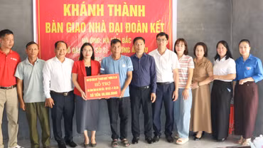 Phường Âu Lâu: Trao hỗ trợ 62 gia đình, cá nhân có hoàn cảnh khó khăn