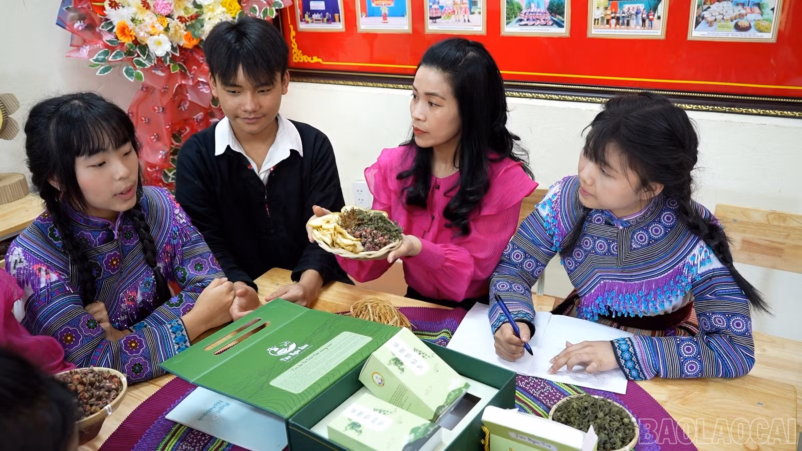 baolaocai-br_451-078101-43-25-17still307.jpg