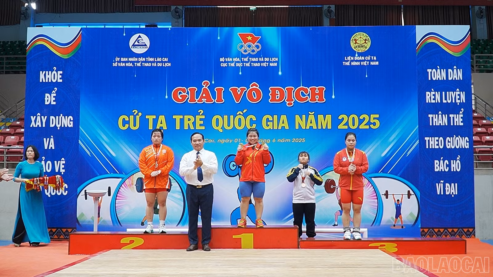 baolaocai-br_490-753100-44-26-19still087.jpg