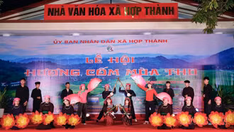 Sắc màu văn hóa hội tụ tại Lễ hội Cốm Hợp Thành