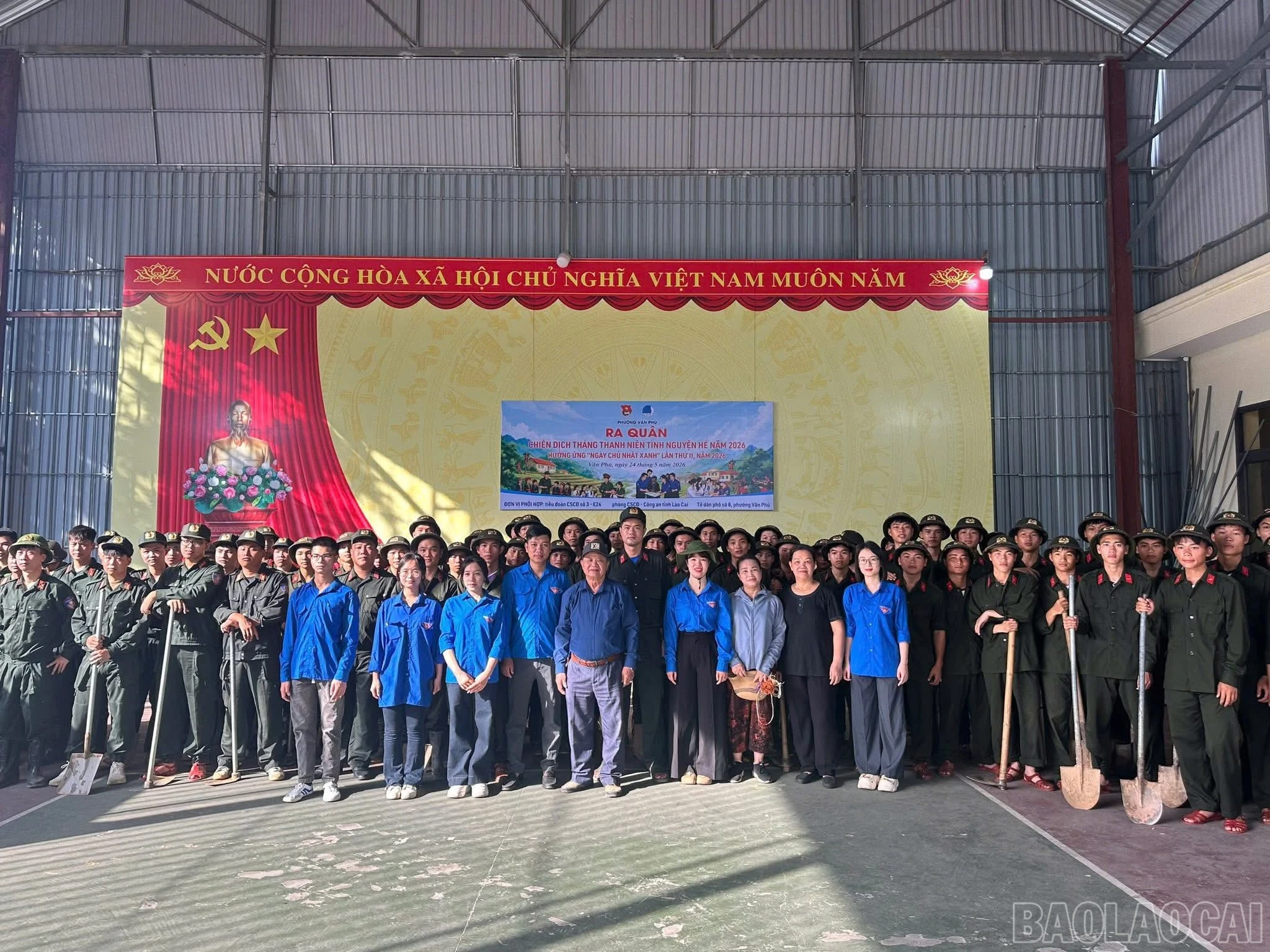 Đội hình "Ngày chủ nhật xanh" của Đoàn Thanh niên xã Văn Phú. (Ảnh: Đoàn Thanh niên tỉnh Lào Cai)