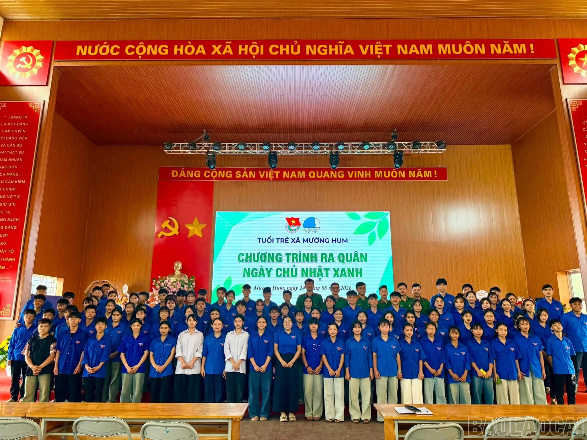Đoàn Thanh niên xã Mường Hum ra quân hưởng ứng “Ngày Chủ nhật xanh” với sự tham gia đông đảo của đoàn viên, thanh niên. (Ảnh: Đoàn Thanh niên tỉnh Lào Cai)