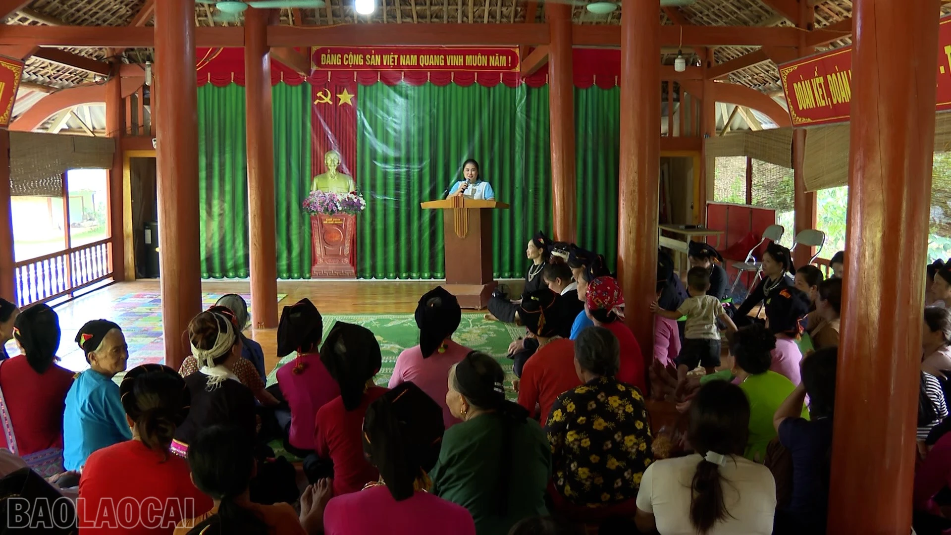 Buổi tuyên truyền pháp luật tại thôn Già Hạ, xã Phúc Khánh.