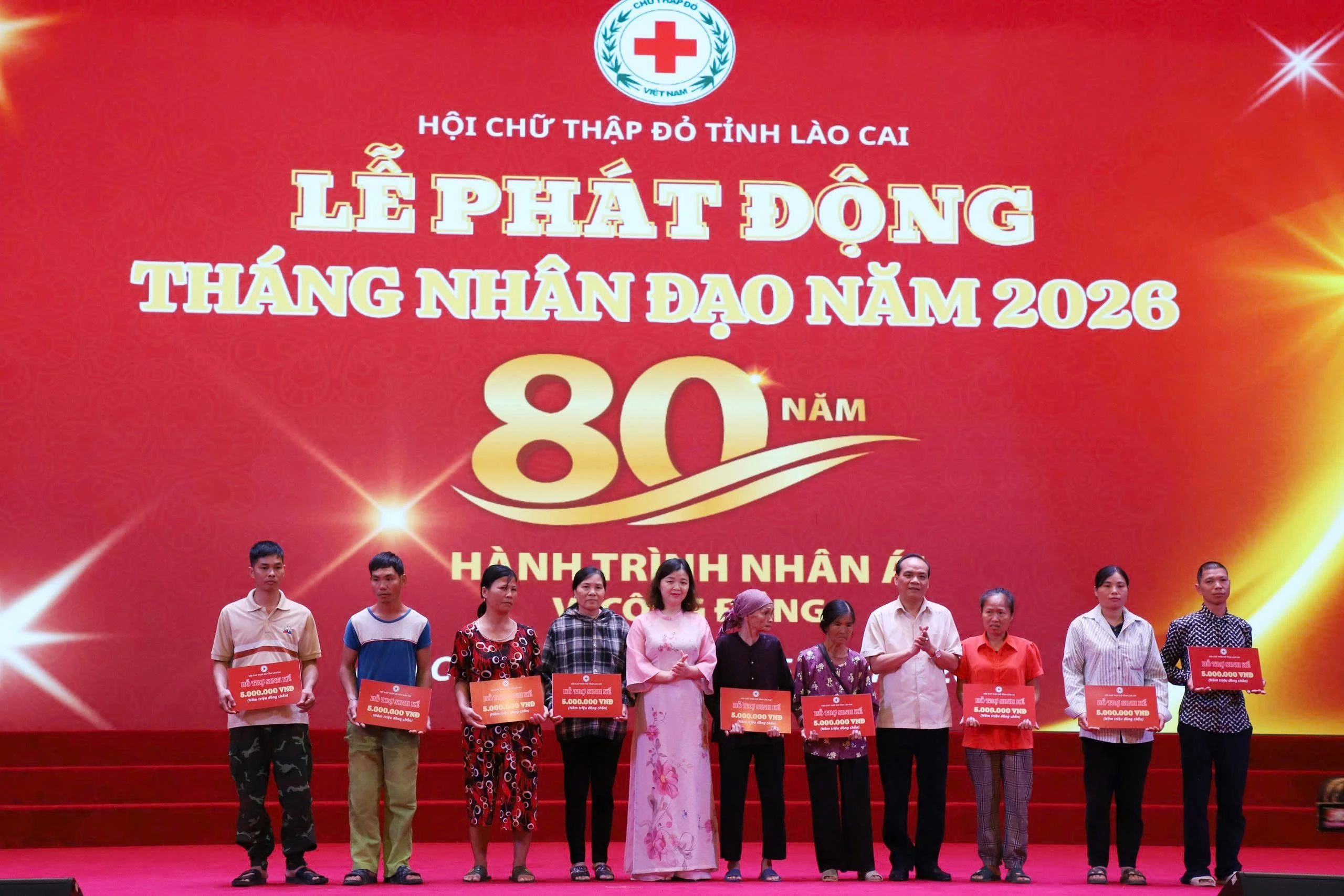 Hỗ trợ sinh kế cho 50 gia đình nghèo.