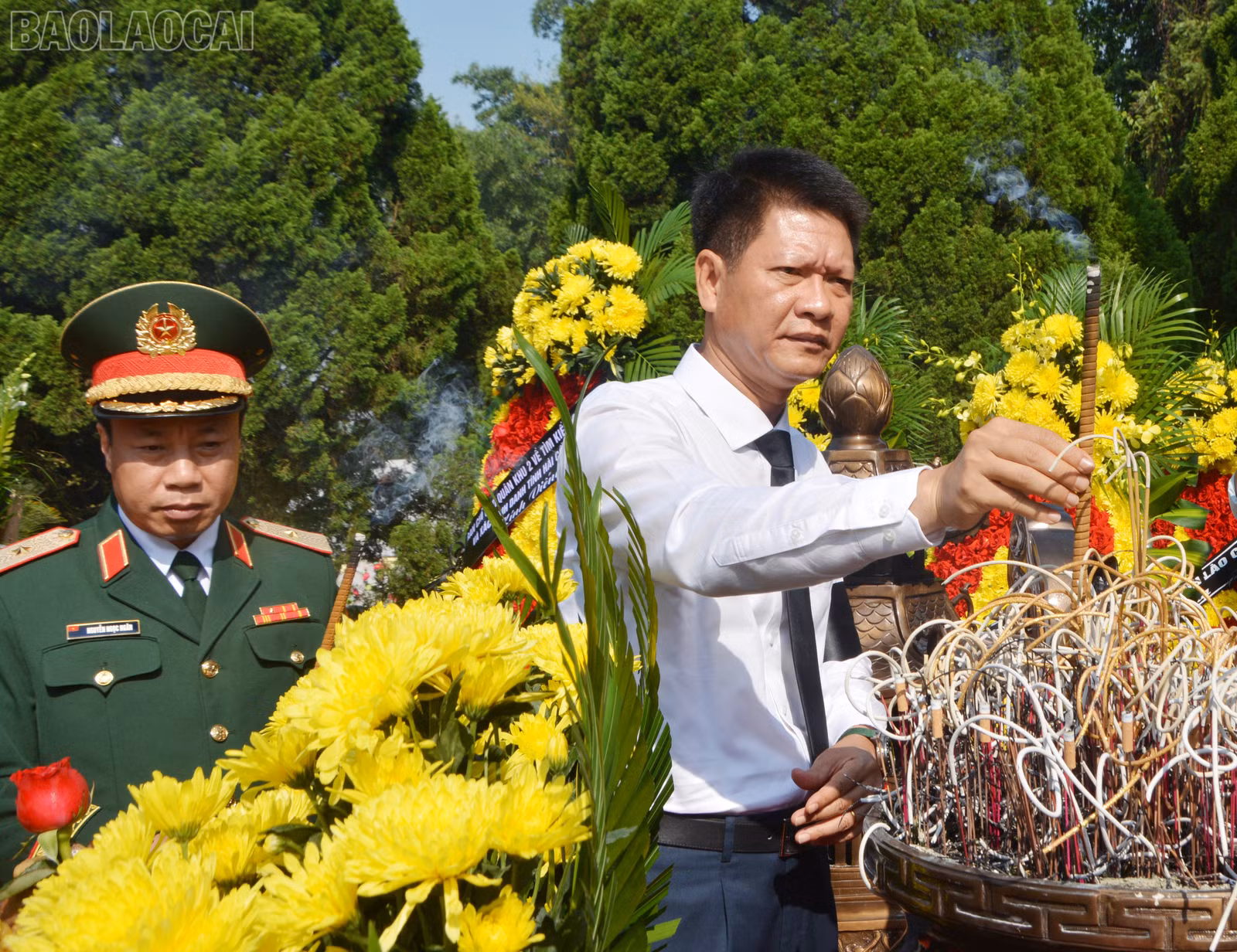 Lào Cai trọng thể tổ chức Lễ viếng, truy điệu và an táng 71 hài cốt liệt sĩ ảnh 48