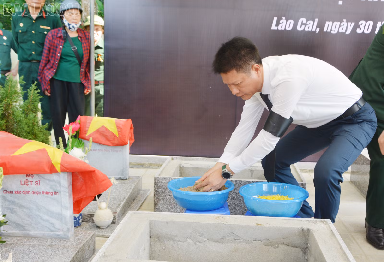 Lào Cai trọng thể tổ chức Lễ viếng, truy điệu và an táng 71 hài cốt liệt sĩ ảnh 54
