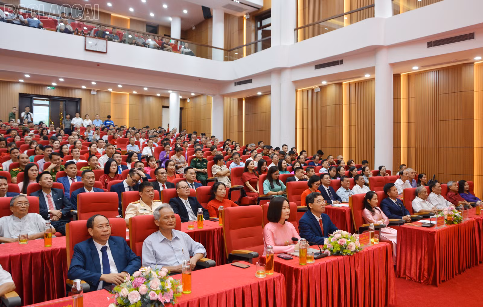Quang cảnh hội nghị tại điểm cầu phường Lào Cai.