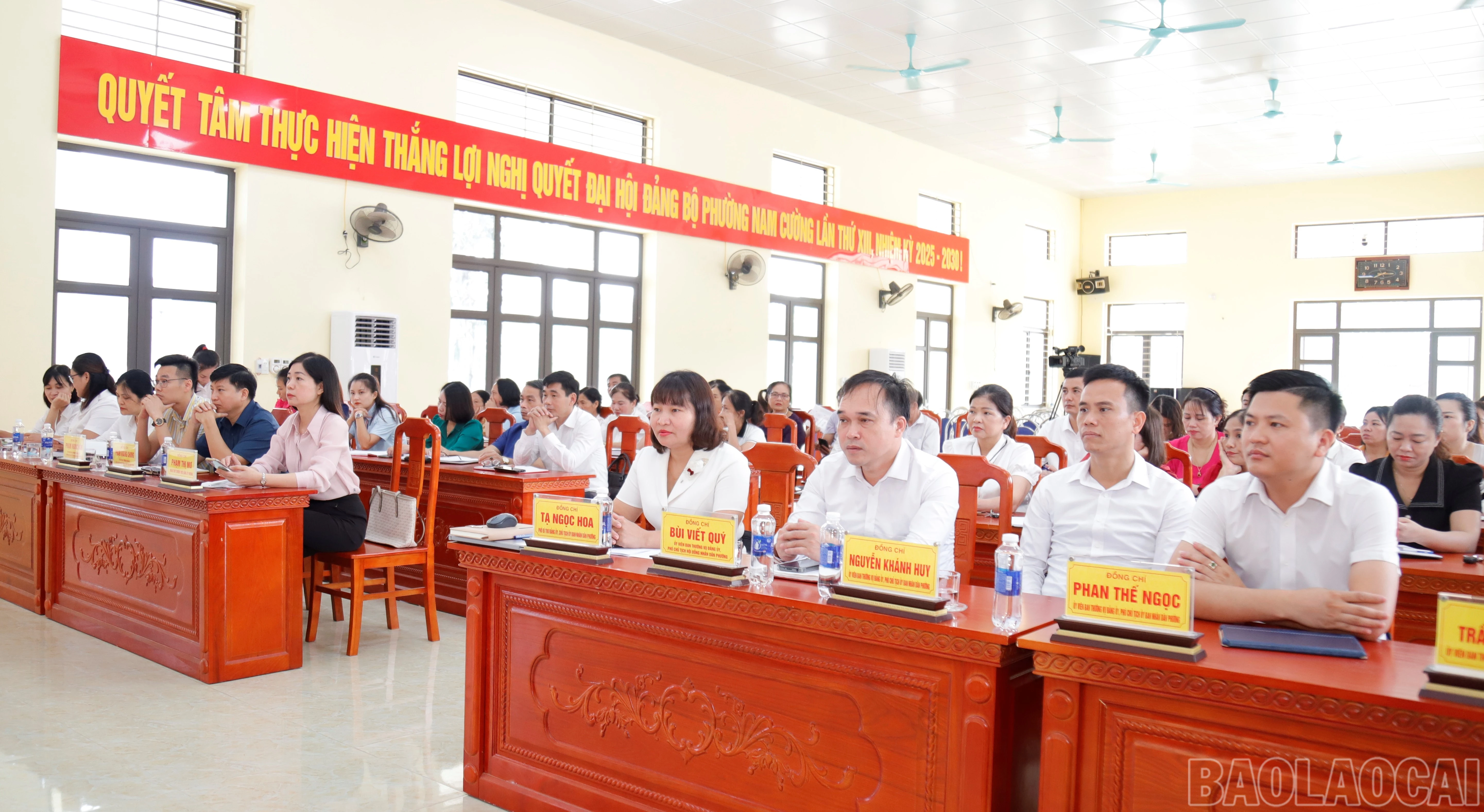 baolaocai-br_cac-dai-bieu-du-phien-hop.jpg