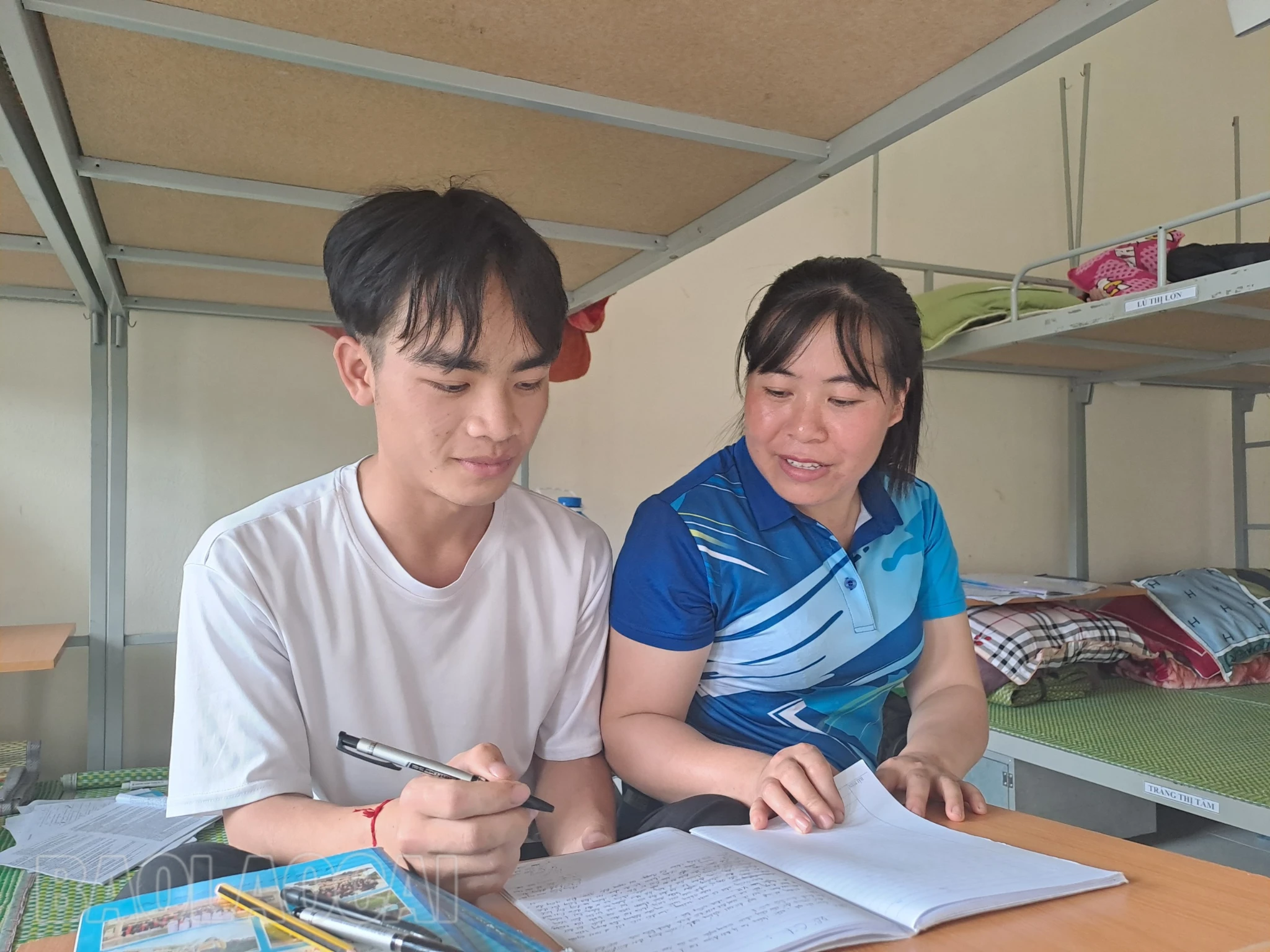 Cô Dung quan tâm, hướng dẫn Hoà ôn tập..png