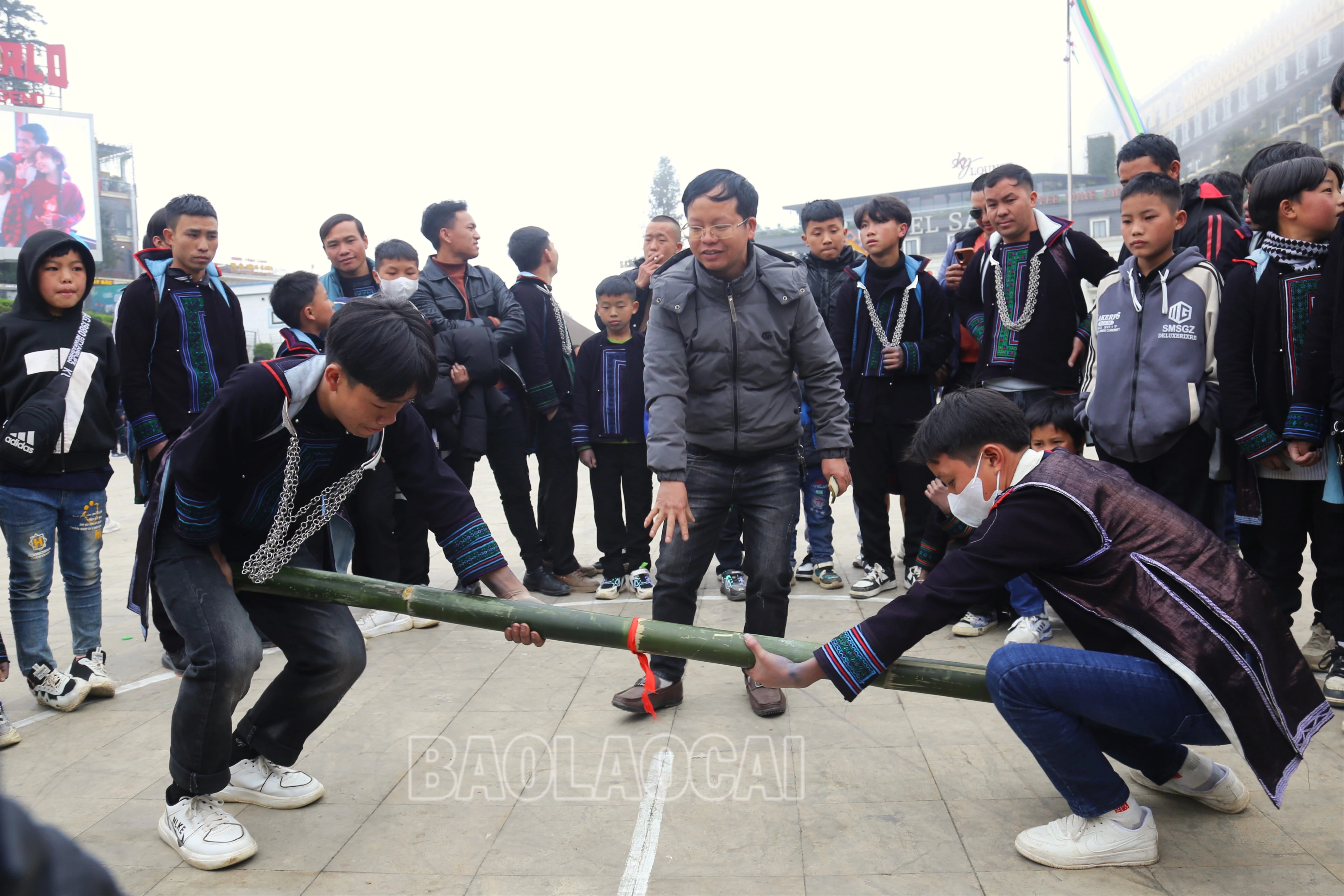Tham gia các trò chơi dân gian. (2).JPG