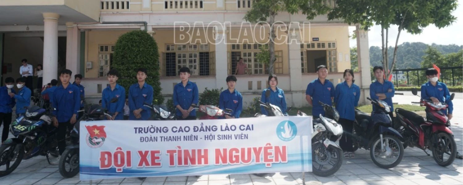 Đội xe tình nguyện sẵn sàng hỗ trợ tân học sinh, sinh viên di chuyển an toàn, nhanh chóng và chính xác.png