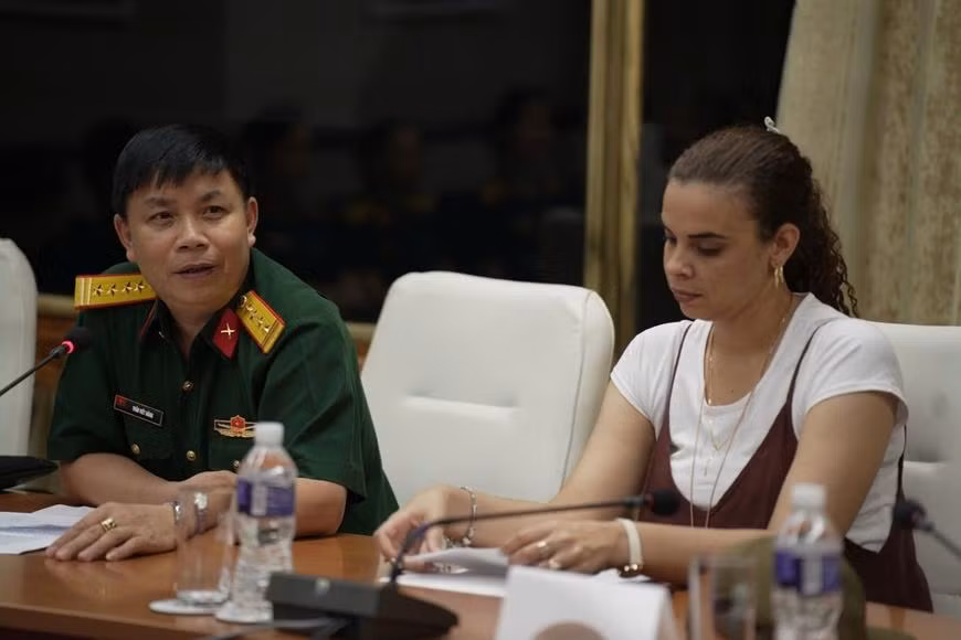 Đại tá Trần Viết Năng, Trưởng ban Thanh niên Quân đội, Trưởng đoàn sĩ quan trẻ Quân đội nhân dân Việt Nam phát biểu tại tọa đàm.
