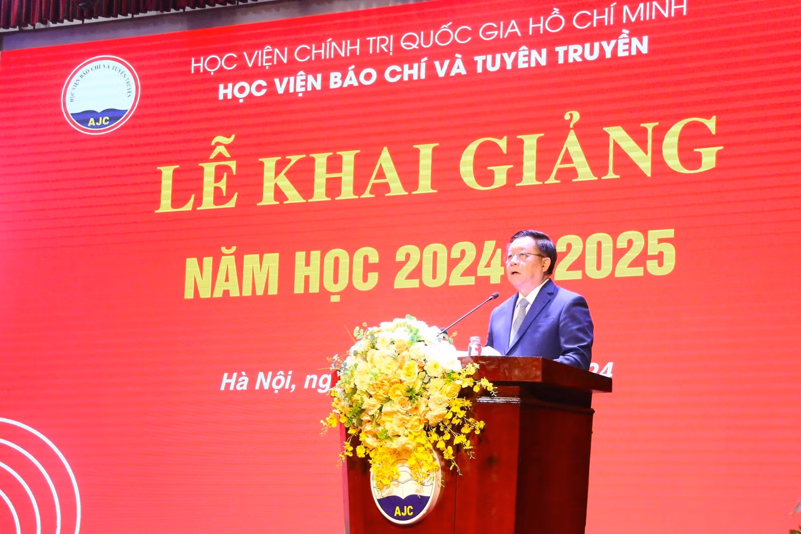 Ông Nguyễn Trọng Nghĩa, Ủy viên Bộ Chính trị, Trưởng Ban Tuyên giáo Trung ương phát biểu tại lễ khai giảng năm học 2024-2025 của Học viện Báo chí và Tuyên truyền. Ảnh: Thanh Hùng