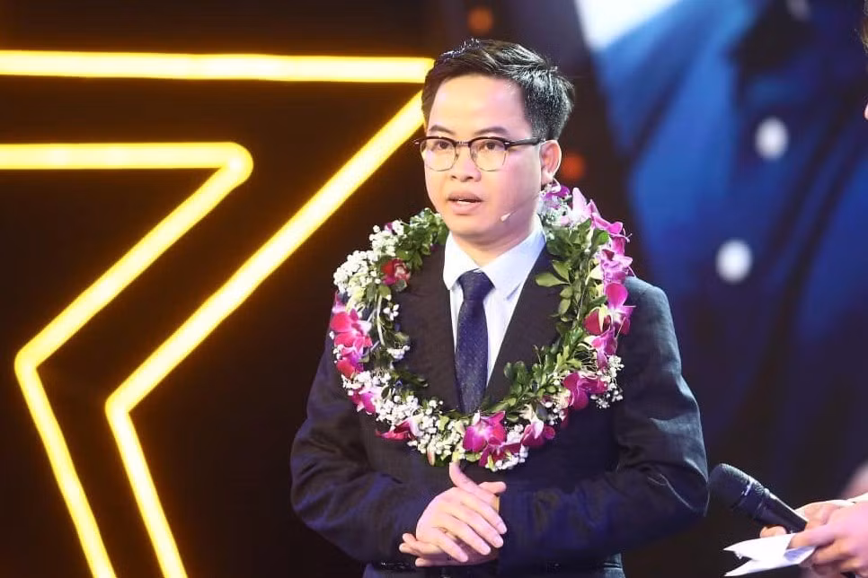 TS Hiệu từng nhận nhiều giải thưởng danh giá. Ảnh: NVCC