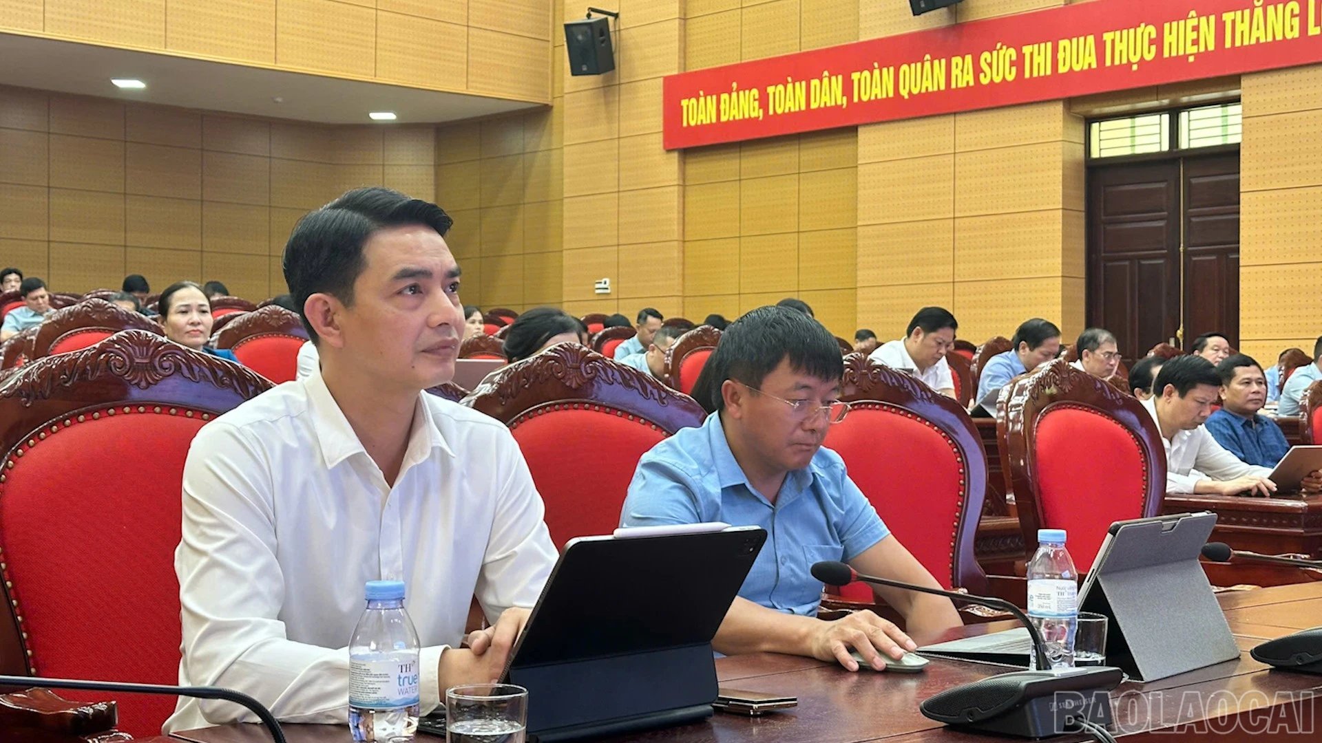 baolaocai-br_doi-ngoai-10.jpg