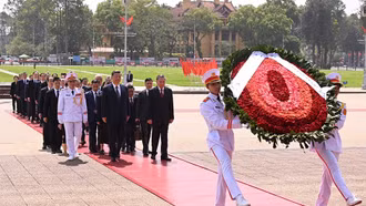 Tổng Bí thư Tô Lâm và Tổng Bí thư, Chủ tịch Trung Quốc Tập Cận Bình vào Lăng viếng Chủ tịch Hồ Chí Minh