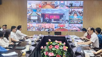 Các điểm cầu trên cả nước kết nối trực tuyến trong hội nghị về cải cách thủ tục hành chính.