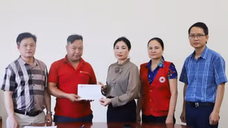 Lãnh đạo huyện Bát Xát thăm hỏi gia đình nạn nhân tử vong do thiên tai