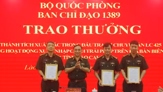 Trao thưởng cho lực lượng phá chuyên án chống xuất, nhập cảnh trái phép qua biên giới tỉnh Lào Cai