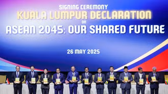 Thủ tướng cùng các nhà lãnh đạo ký Tuyên bố "ASEAN 2045: Tương lai chung của chúng ta"