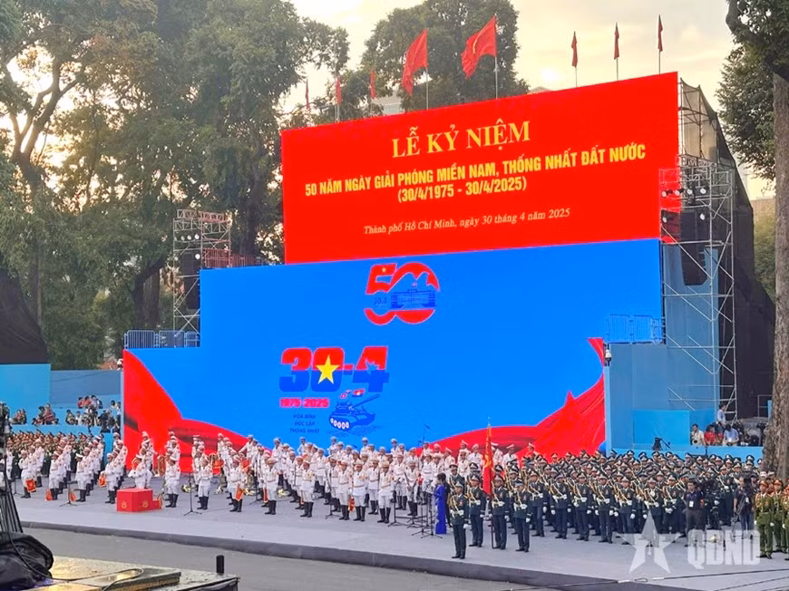 Các lực lượng sẵn sàng cho buổi tổng duyệt.