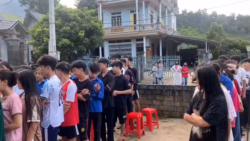 Các em học sinh được an toàn tại nơi tránh nạn.jpg