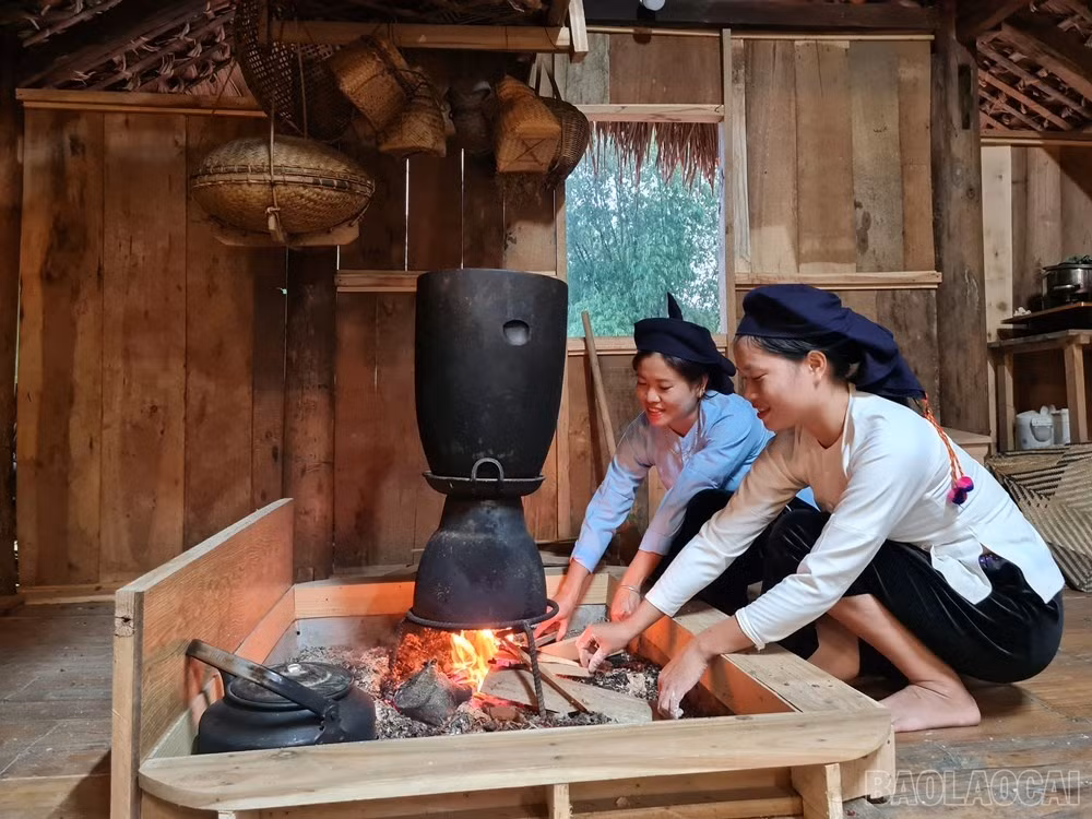 baolaocai-br_bep-lua-cua-nguoi-tay-luon-do-mang-lai-su-am-cho-khong-gian-nha-san-truyen-thong.jpg
