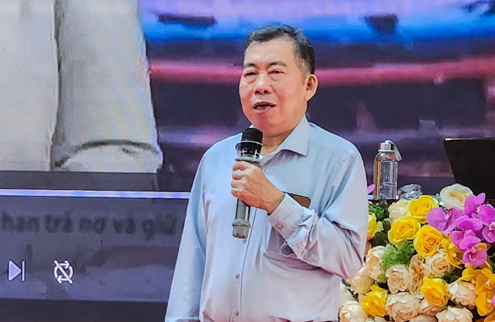 dai-dien-cong-ty-cema-trao-doi-thong-tin-tai-lop-tap-huan.jpg