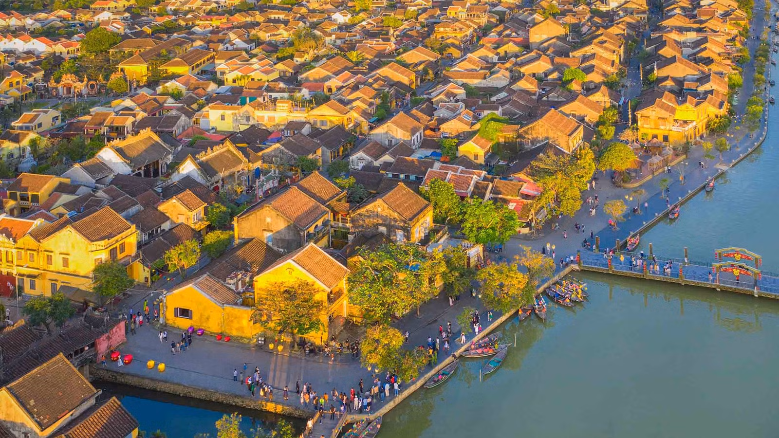 Hội An đứng thứ 11 trong danh sách của Tripadvisor nhờ gìn giữ vẻ đẹp cổ kính với kiến trúc và không khí xưa cũ.