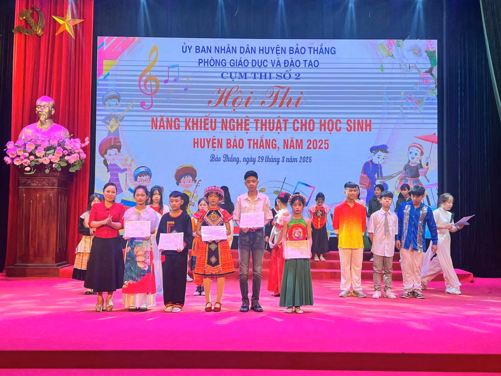 trao-cac-giai-tai-hoi-thi.jpg